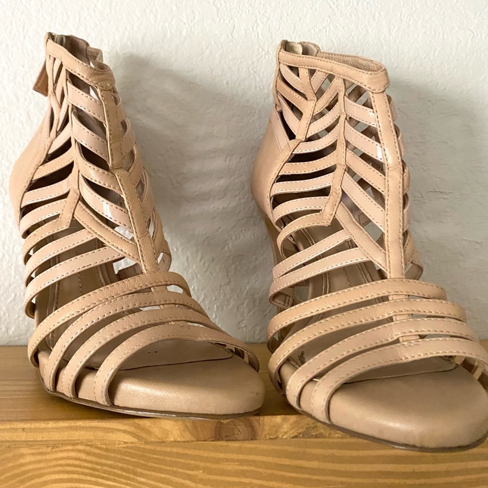 Donated

Classy nude Gianni Bini heels FOR CHEAP